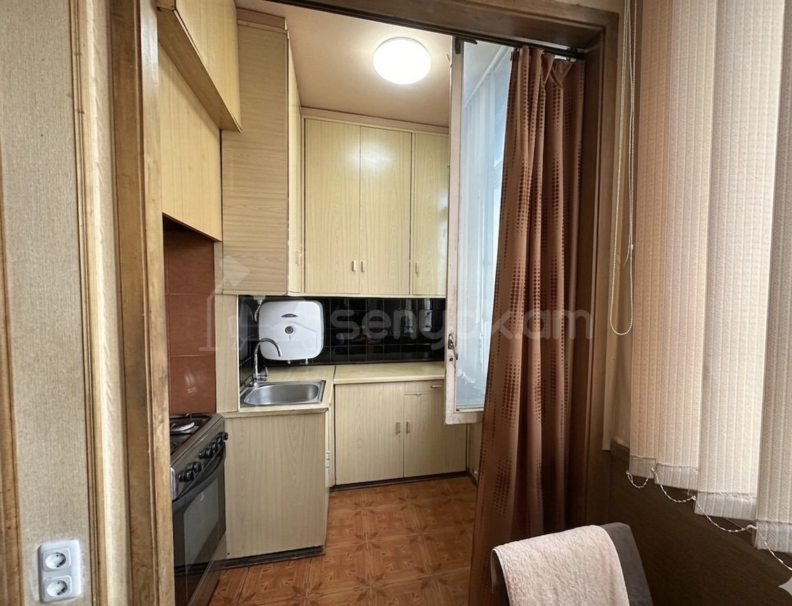 3 Սենյականոց Բնակարան Քարե Շենքում, 65քմ, 4/5 հարկ, Կոսմետիկ Վերանորոգված