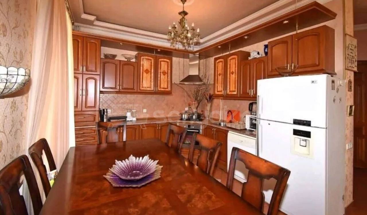 3 Սենյականոց Բնակարան Քարե Շենքում, 100քմ, 5/6 հարկ, Կապիտալ Վերանորոգված, Կահավորված, Արևկող