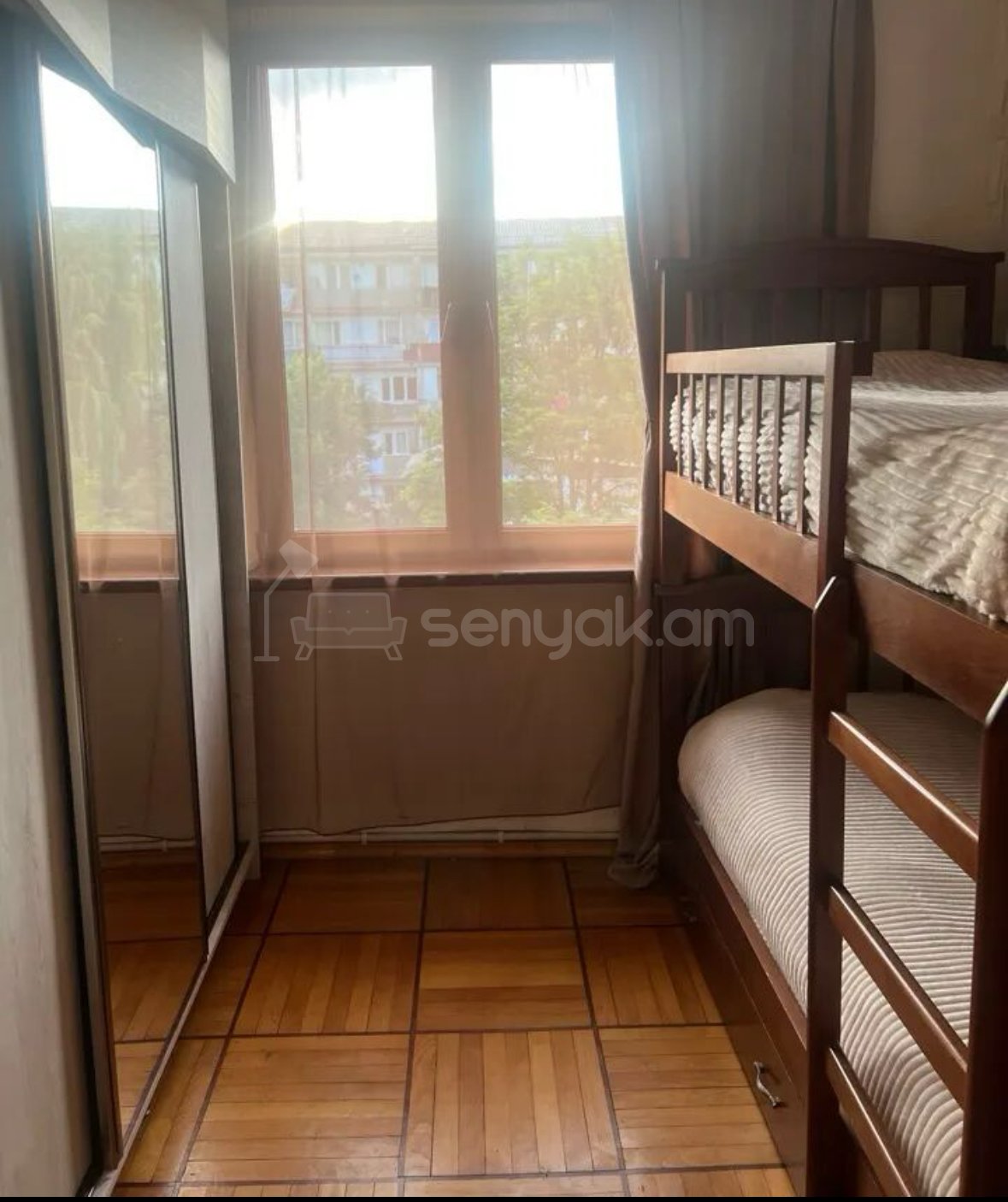 4 Սենյականոց Բնակարան Քարե Շենքում, 98քմ, 4/5 հարկ, Կապիտալ Վերանորոգված, Կահավորված