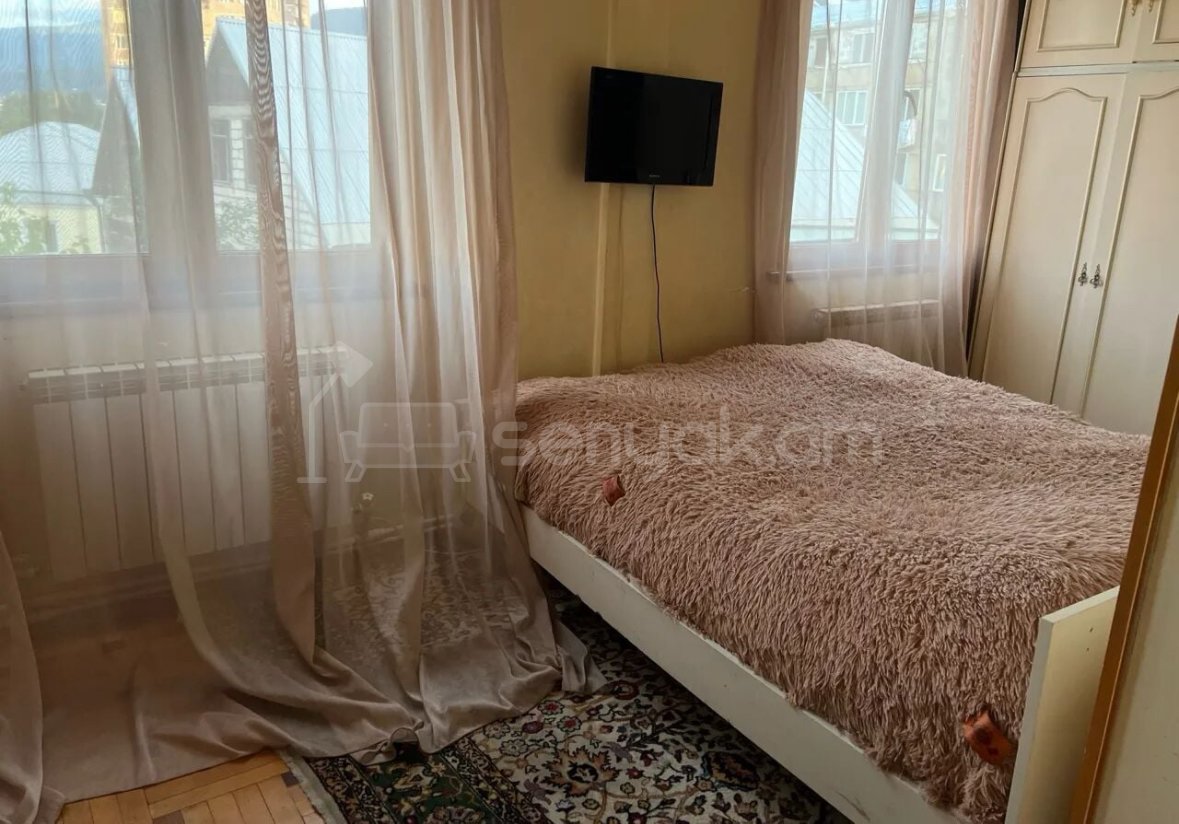 4 Սենյականոց Բնակարան Քարե Շենքում, 98քմ, 4/5 հարկ, Կապիտալ Վերանորոգված, Կահավորված