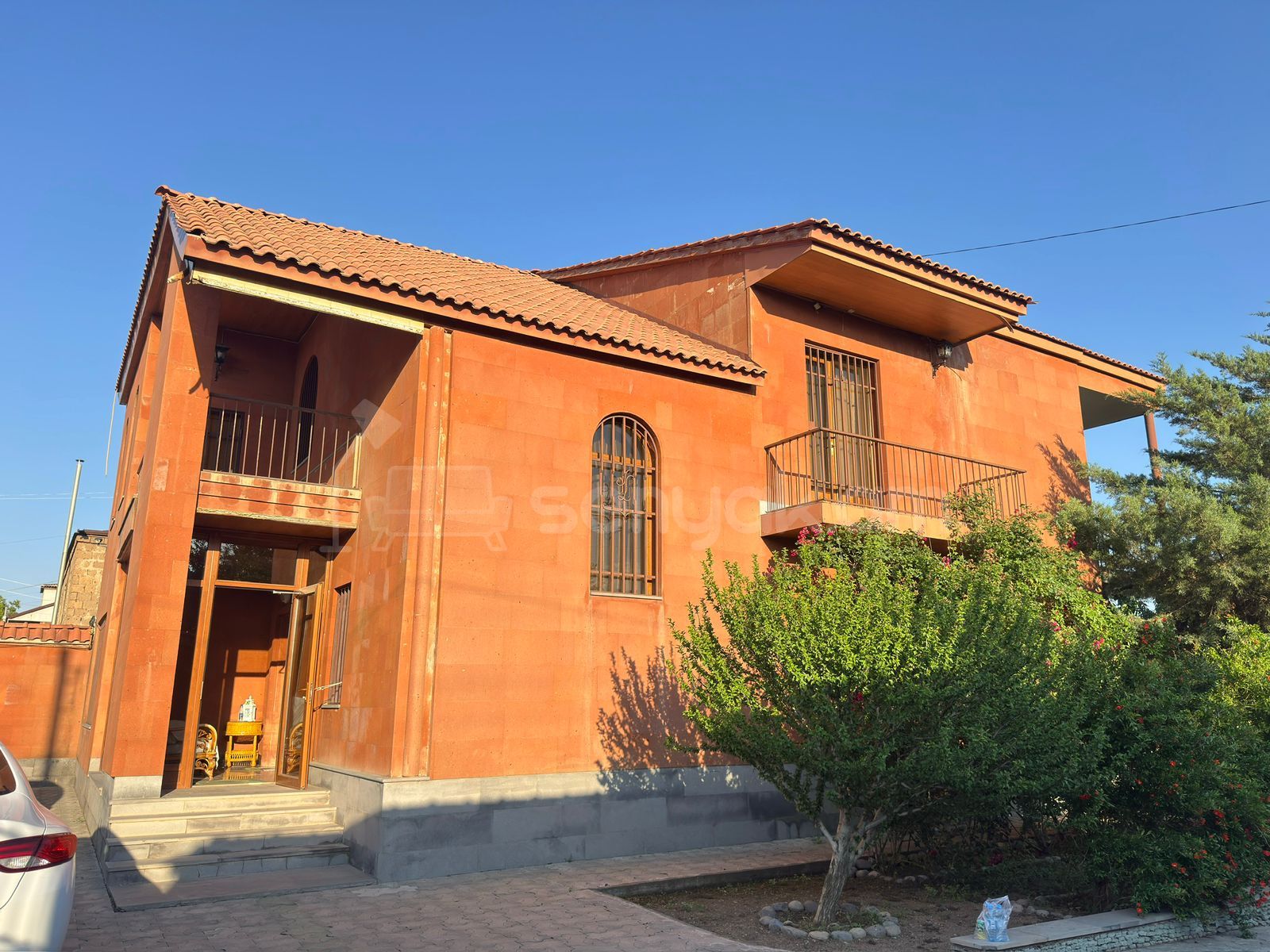 4 Սենյականոց Շքեղ Առանձնատուն, 377քմ, Ավտոտնակով
