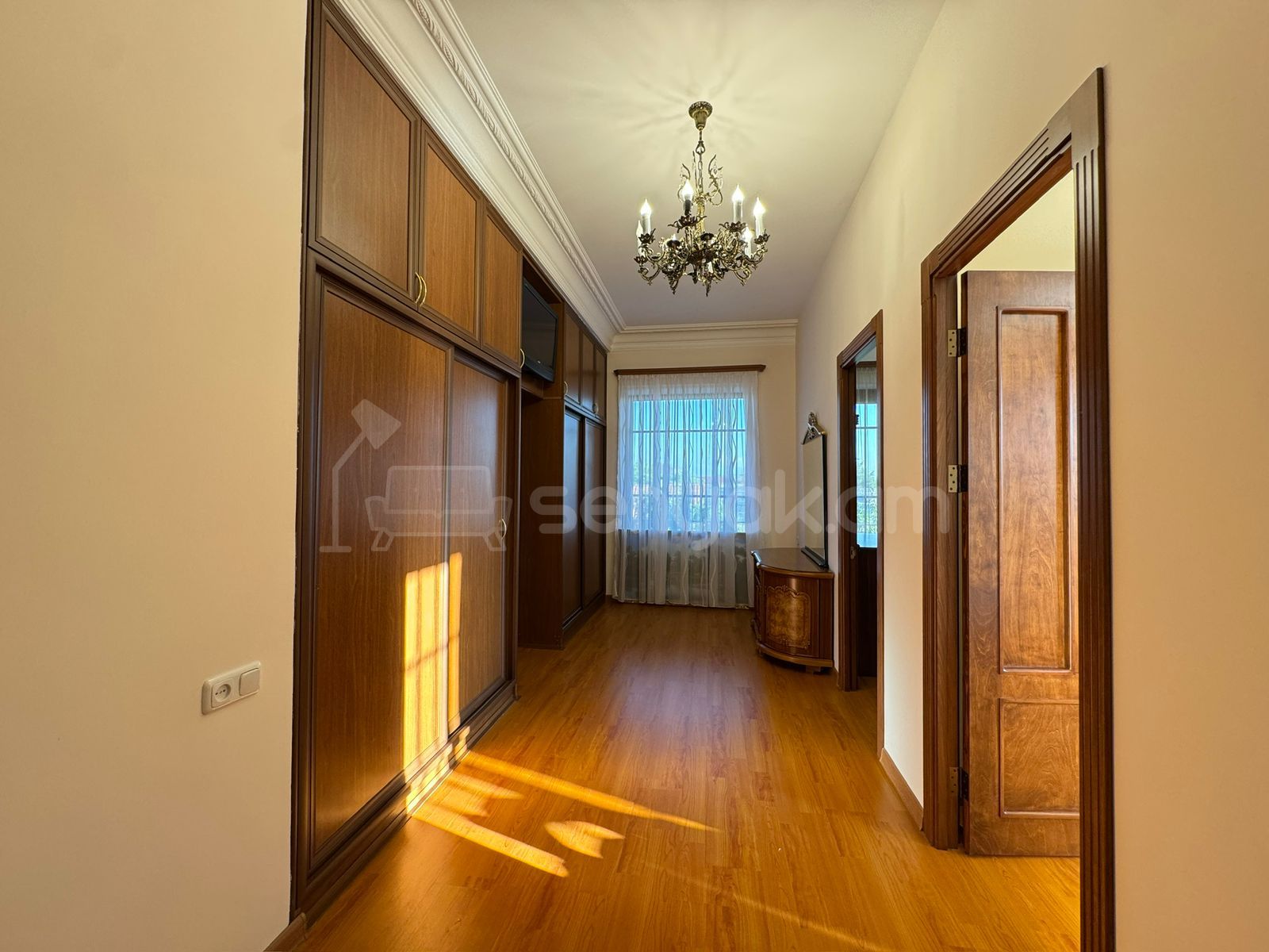 4 Սենյականոց Շքեղ Առանձնատուն, 377քմ, Ավտոտնակով