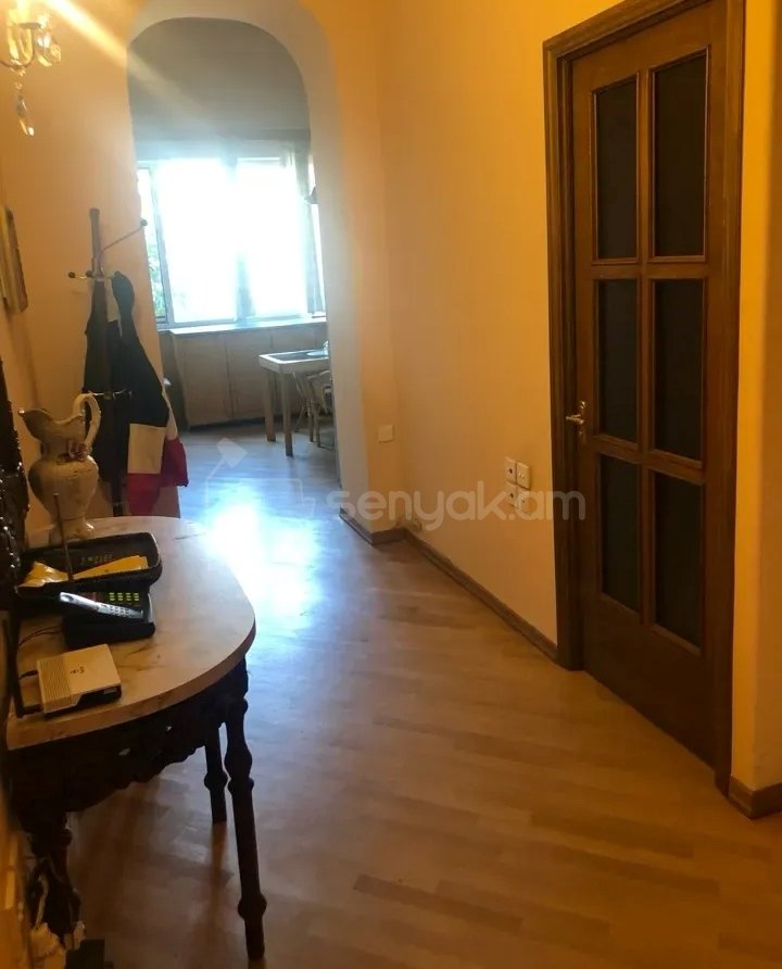 3 Սենյականոց Բնակարան Քարե Շենքում, 94քմ, 3/4 հարկ, Նորմալ Վիճակում