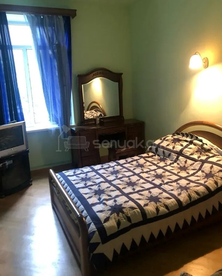 3 Սենյականոց Բնակարան Քարե Շենքում, 94քմ, 3/4 հարկ, Նորմալ Վիճակում