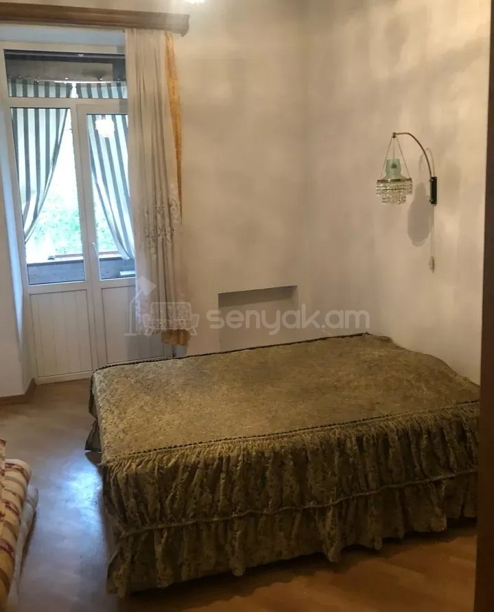 3 Սենյականոց Բնակարան Քարե Շենքում, 94քմ, 3/4 հարկ, Նորմալ Վիճակում