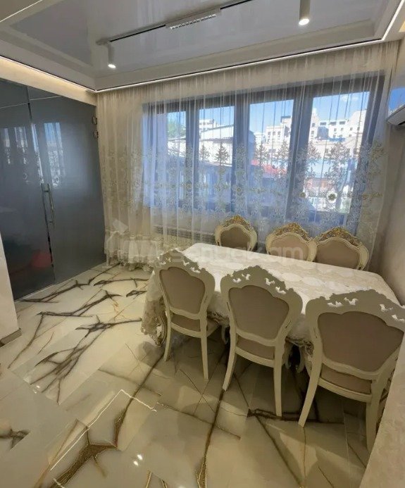 4 Սենյականոց Բնակարան Քարե Շենքում, 95քմ, 6/6 հարկ, Դիզայներական Վերանորոգված, Կահավորված, Արևկող