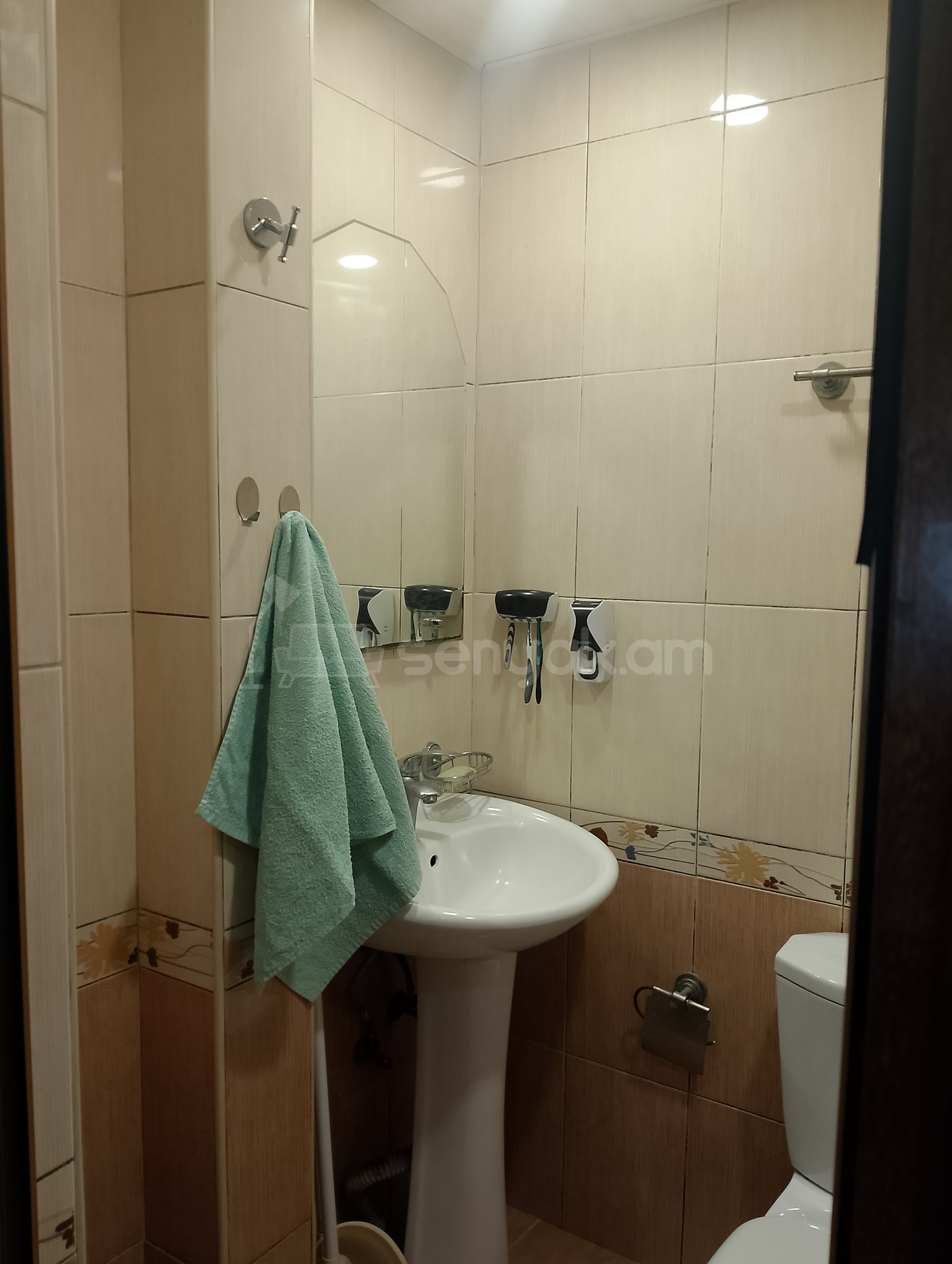 3 Սենյականոց Բնակարան Քարե Շենքում, 54քմ, 1/4 հարկ, Նորմալ Վիճակում