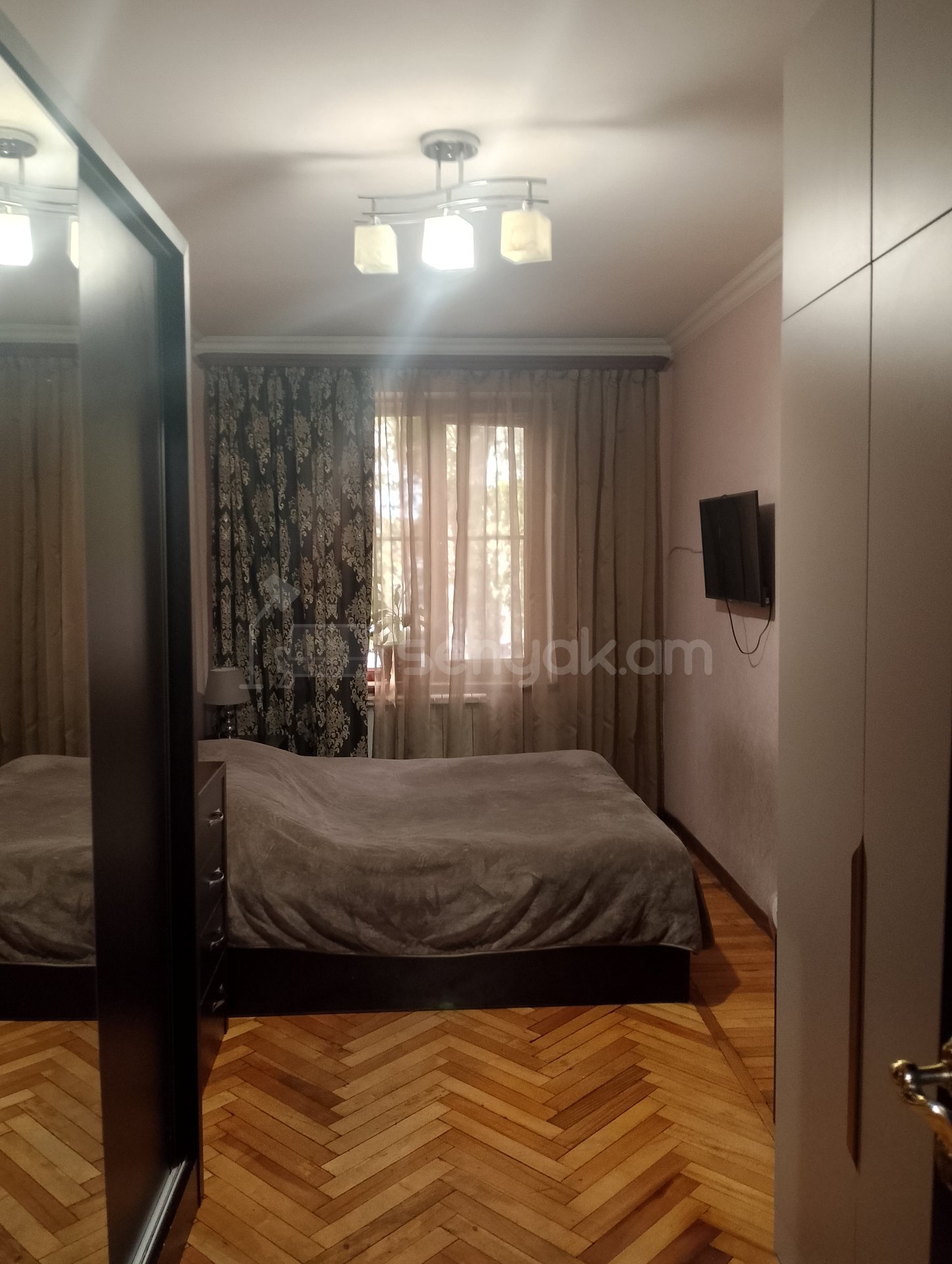 3 Սենյականոց Բնակարան Քարե Շենքում, 54քմ, 1/4 հարկ, Նորմալ Վիճակում