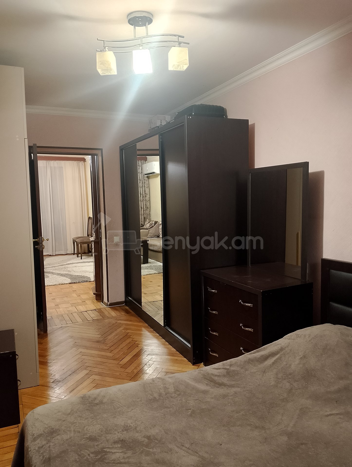 3 Սենյականոց Բնակարան Քարե Շենքում, 54քմ, 1/4 հարկ, Նորմալ Վիճակում