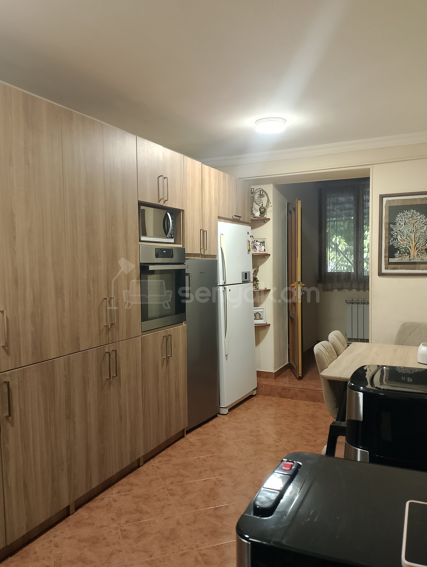 3 Սենյականոց Բնակարան Քարե Շենքում, 54քմ, 1/4 հարկ, Նորմալ Վիճակում