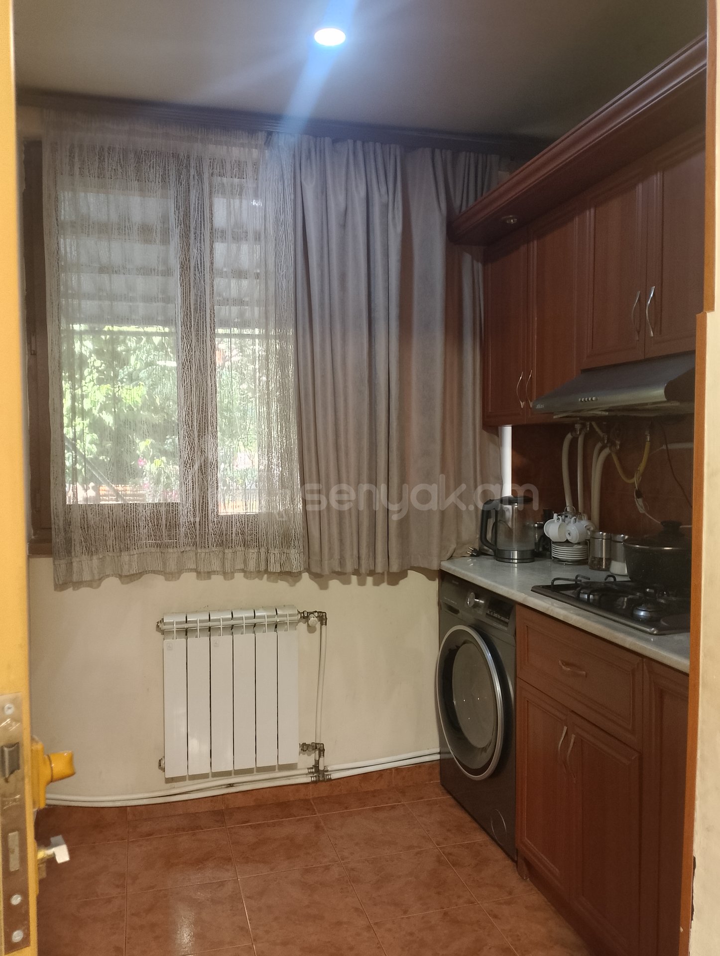 3 Սենյականոց Բնակարան Քարե Շենքում, 54քմ, 1/4 հարկ, Նորմալ Վիճակում