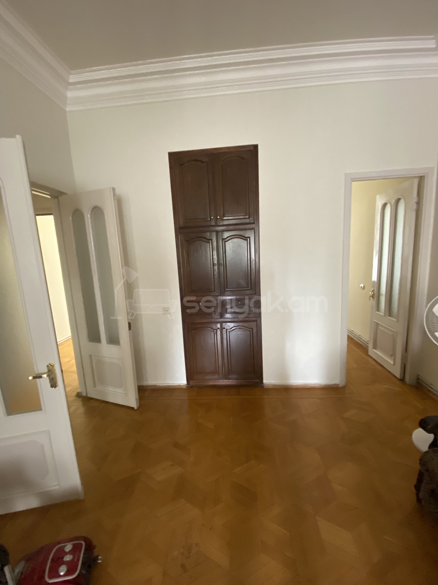 3 Սենյականոց Բնակարան Քարե Շենքում, 76քմ, 3/5 հարկ, Կապիտալ Վերանորոգված, Մասամբ Կահավորված