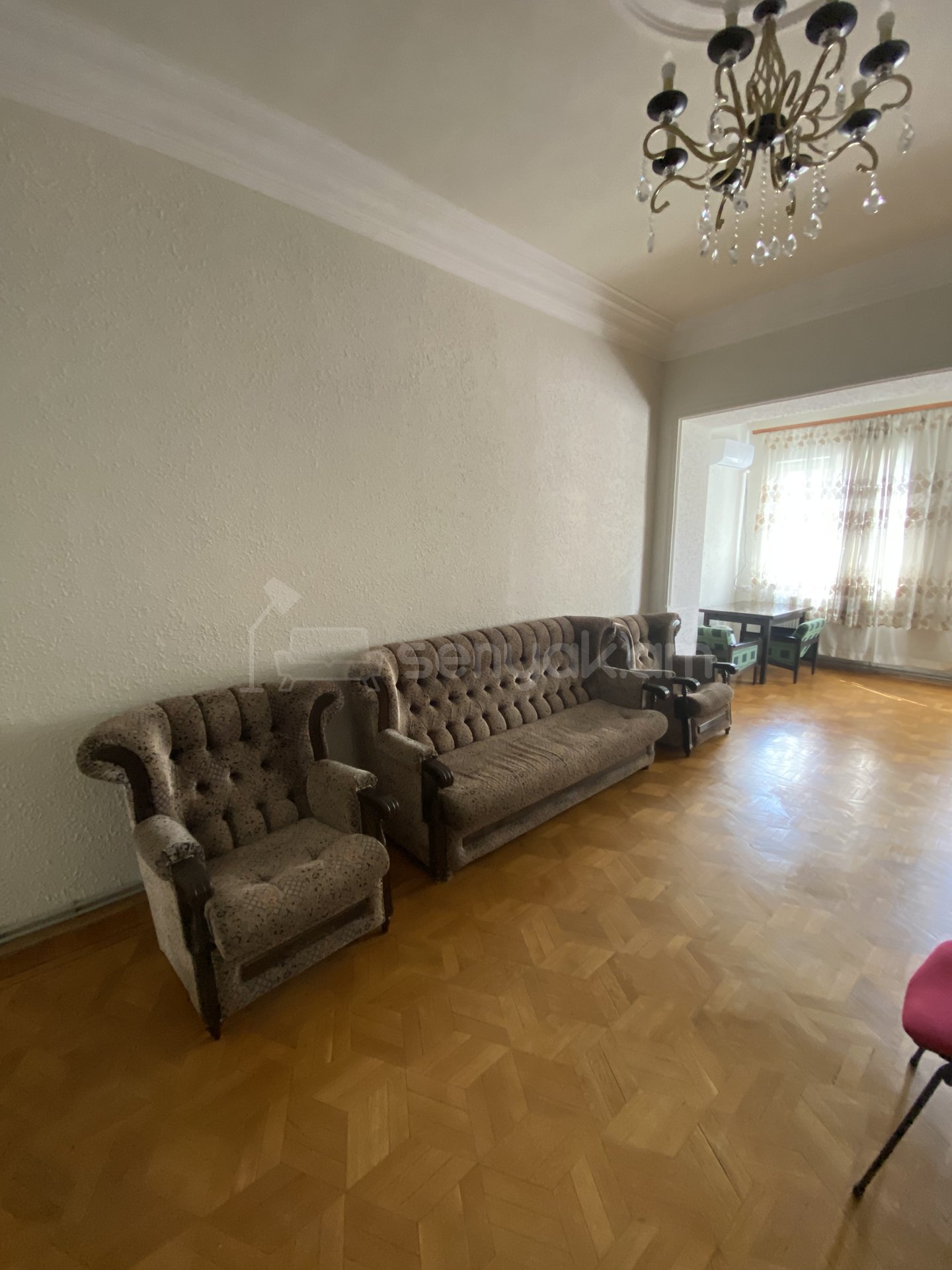 3 Սենյականոց Բնակարան Քարե Շենքում, 76քմ, 3/5 հարկ, Կապիտալ Վերանորոգված, Մասամբ Կահավորված