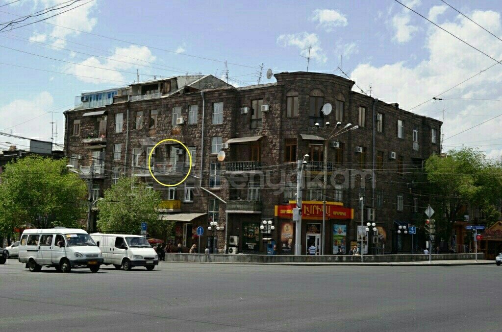 3 Սենյականոց Բնակարան Քարե Շենքում, 76քմ, 3/5 հարկ, Կապիտալ Վերանորոգված, Մասամբ Կահավորված