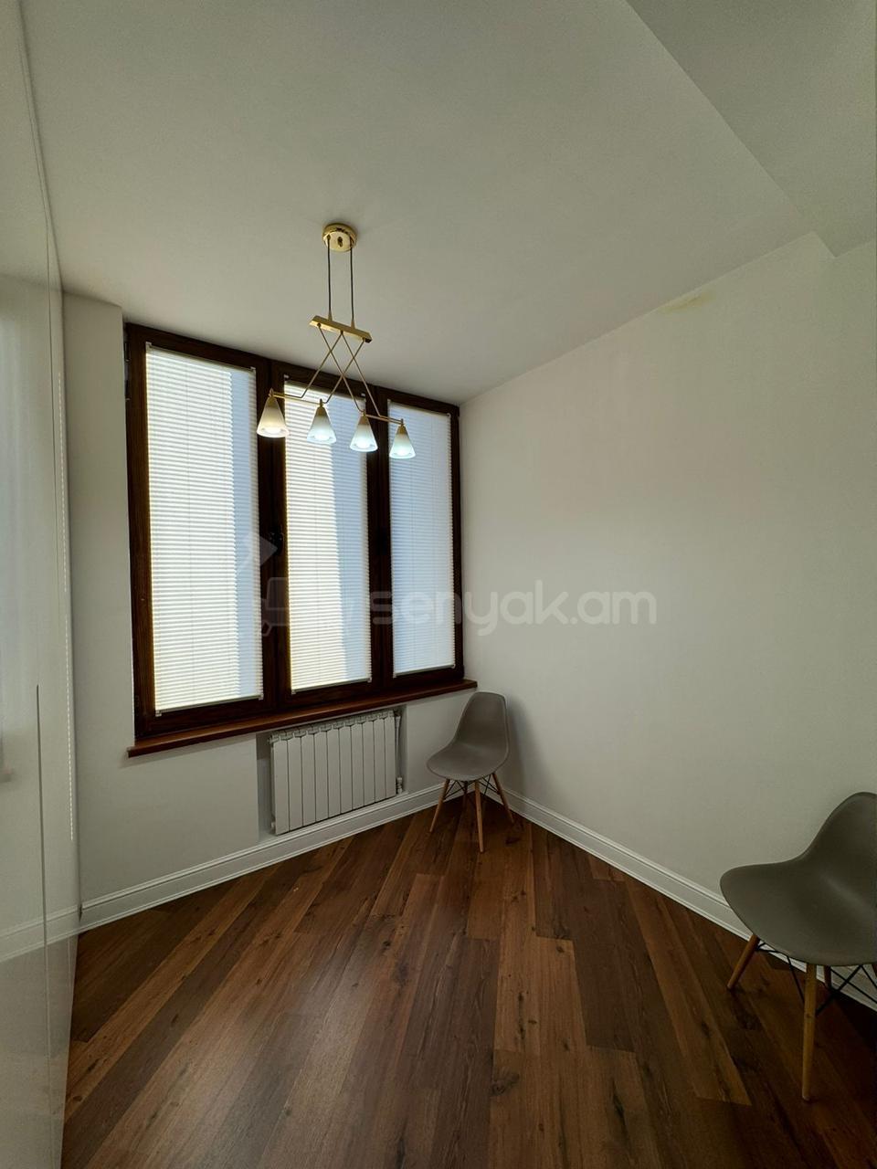 2 Սենյականոց Բնակարան Քարե Շենքում, 57քմ, 2/5 հարկ, Դիզայներական Վերանորոգված, Կահավորված