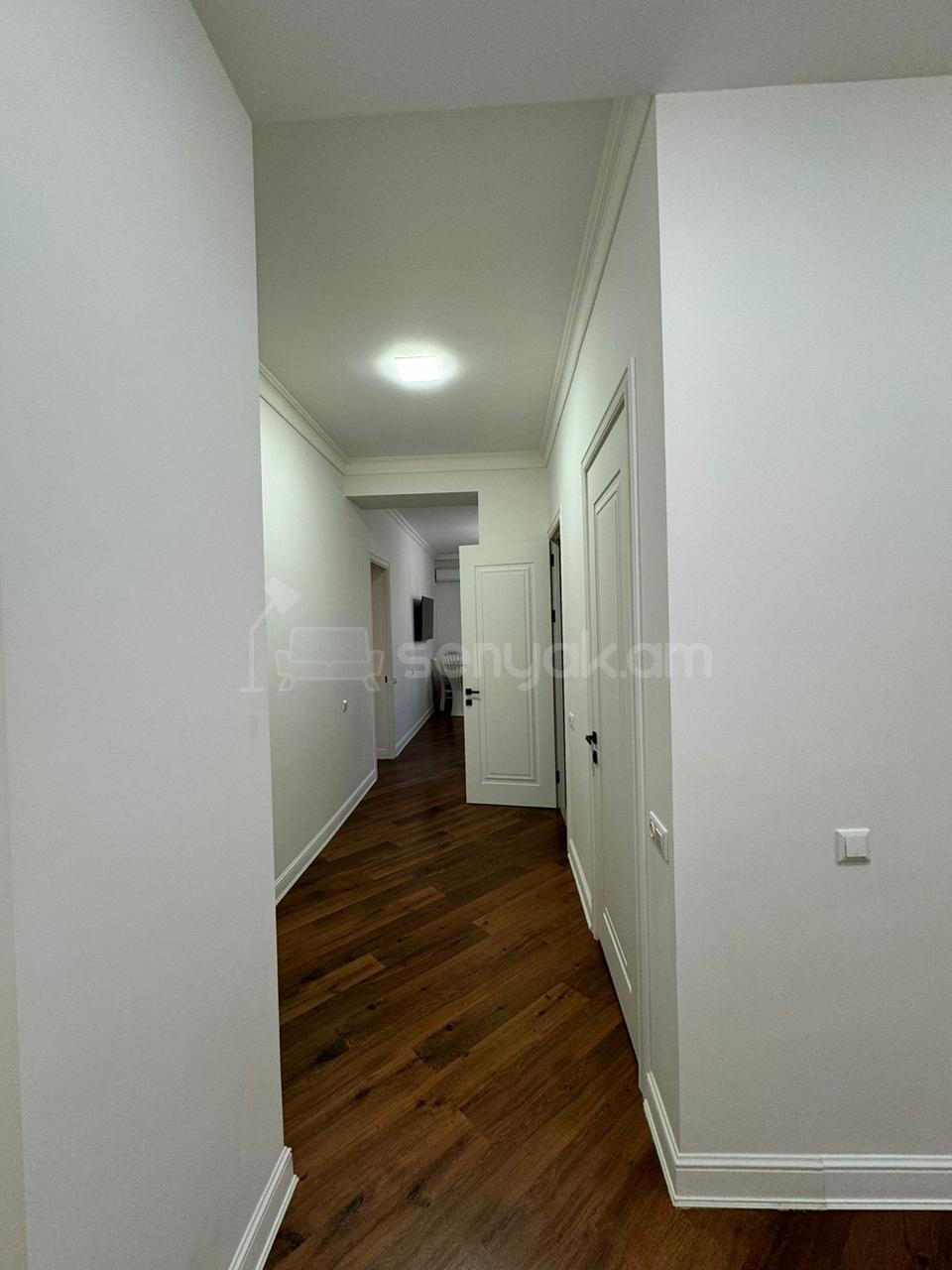 2 Սենյականոց Բնակարան Քարե Շենքում, 57քմ, 2/5 հարկ, Դիզայներական Վերանորոգված, Կահավորված