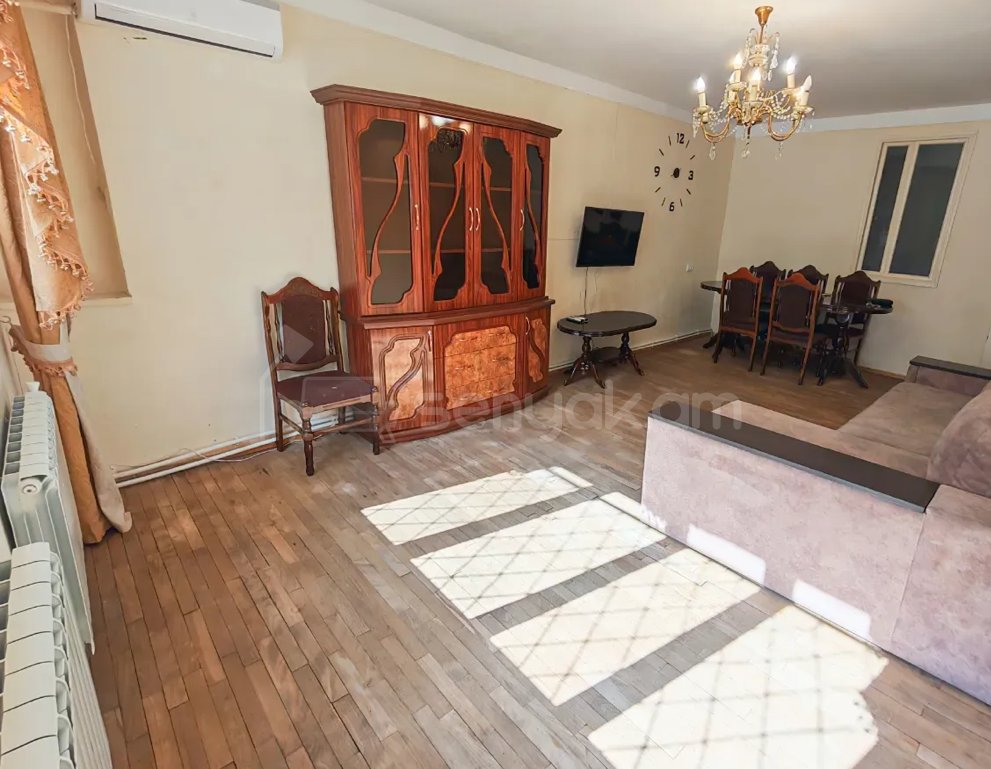 3 Սենյականոց Բնակարան Քարե Շենքում, 73քմ, 1/5 հարկ, Նորմալ Վիճակում