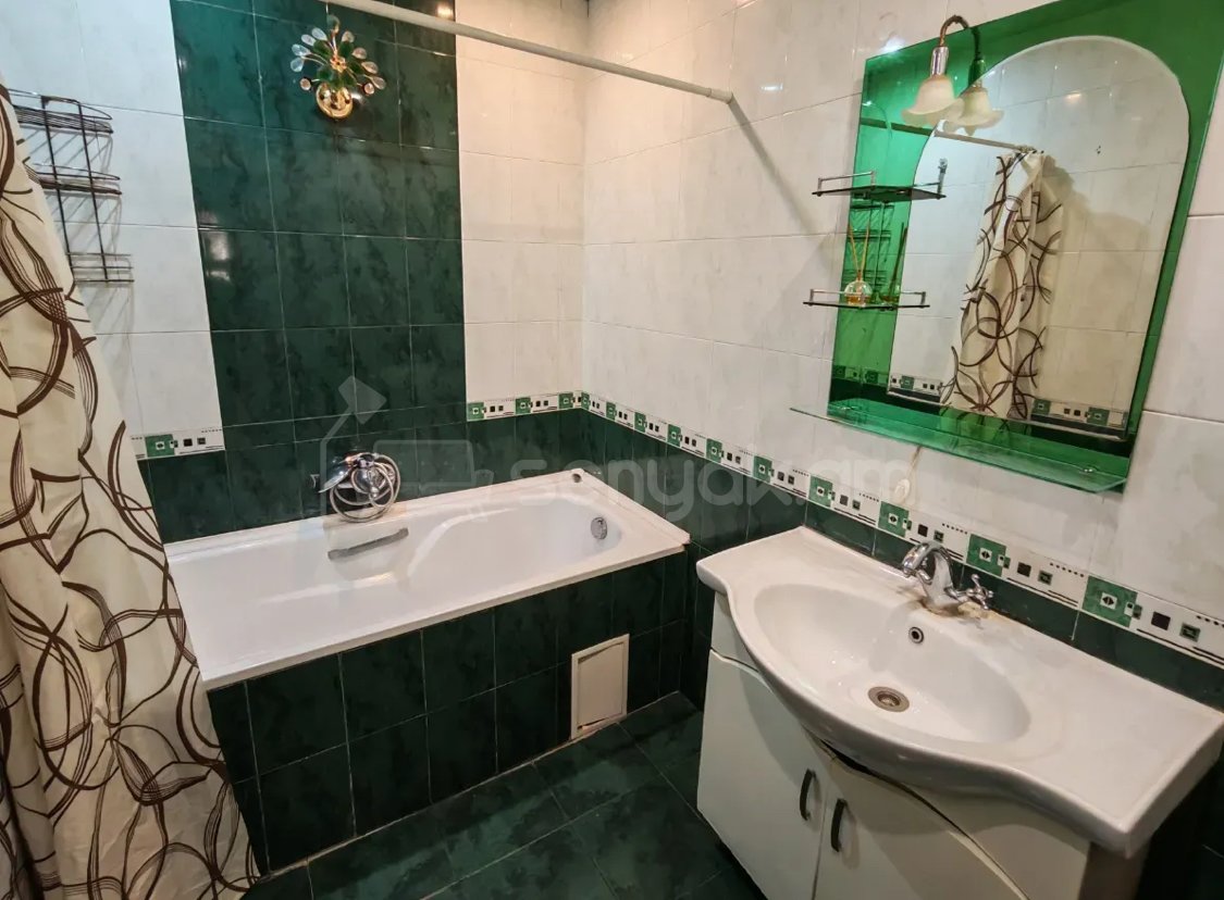 3 Սենյականոց Բնակարան Քարե Շենքում, 73քմ, 1/5 հարկ, Նորմալ Վիճակում