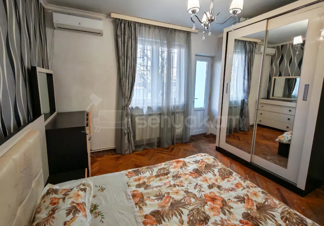 3 Սենյականոց Բնակարան Քարե Շենքում, 73քմ, 1/5 հարկ, Նորմալ Վիճակում
