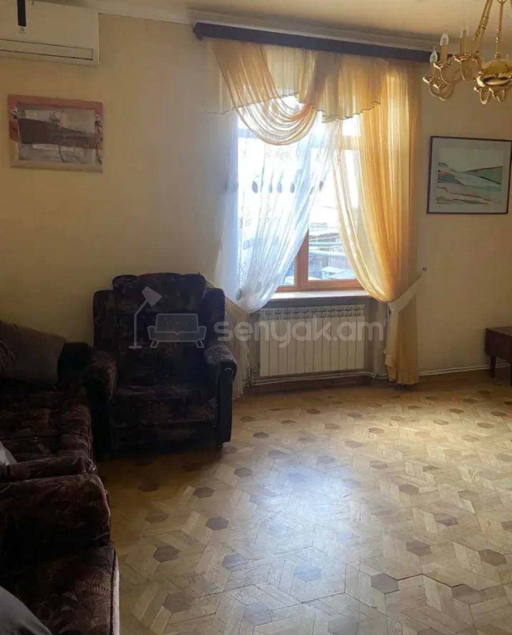 4 Սենյականոց Բնակարան Քարե Շենքում, 88քմ, 2/5 հարկ, Նորմալ Վիճակում