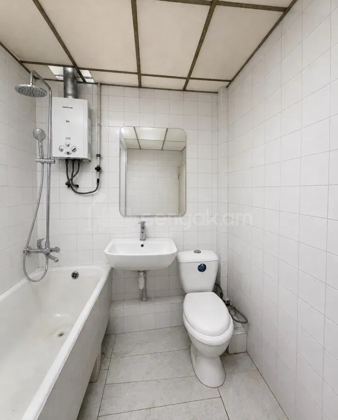 1 Սենյականոց Բնակարան Քարե Շենքում, 44քմ, 5/5 հարկ, Կոսմետիկ Վերանորոգված