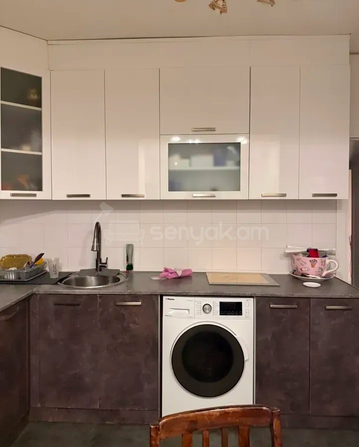 3 Սենյականոց Բնակարան Քարե Շենքում, 90քմ, 5/5 հարկ, Նորմալ Վիճակում