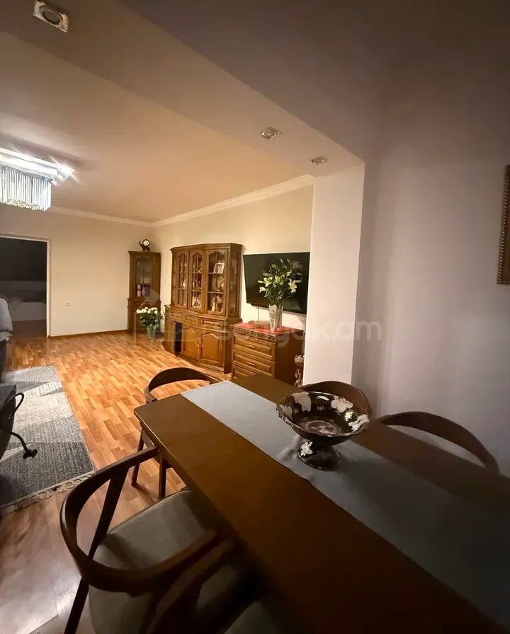3 Սենյականոց Բնակարան Քարե Շենքում, 90քմ, 5/5 հարկ, Նորմալ Վիճակում