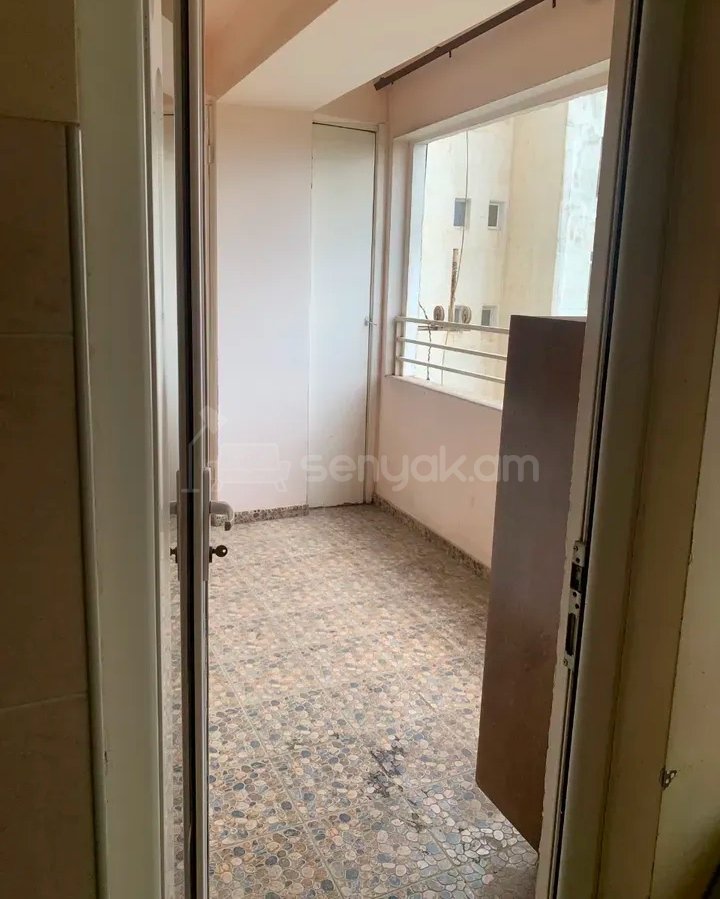 3 Սենյականոց Բնակարան, 77քմ, 7/14 հարկ, Նորմալ Վիճակում