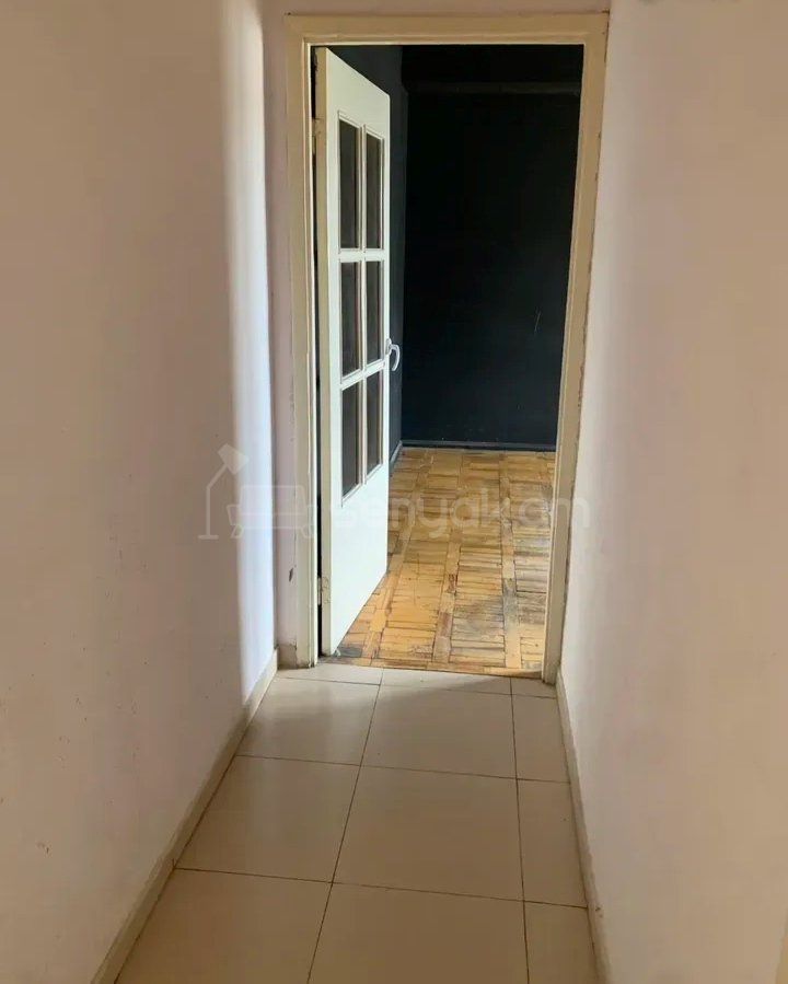 3 Սենյականոց Բնակարան, 77քմ, 7/14 հարկ, Նորմալ Վիճակում