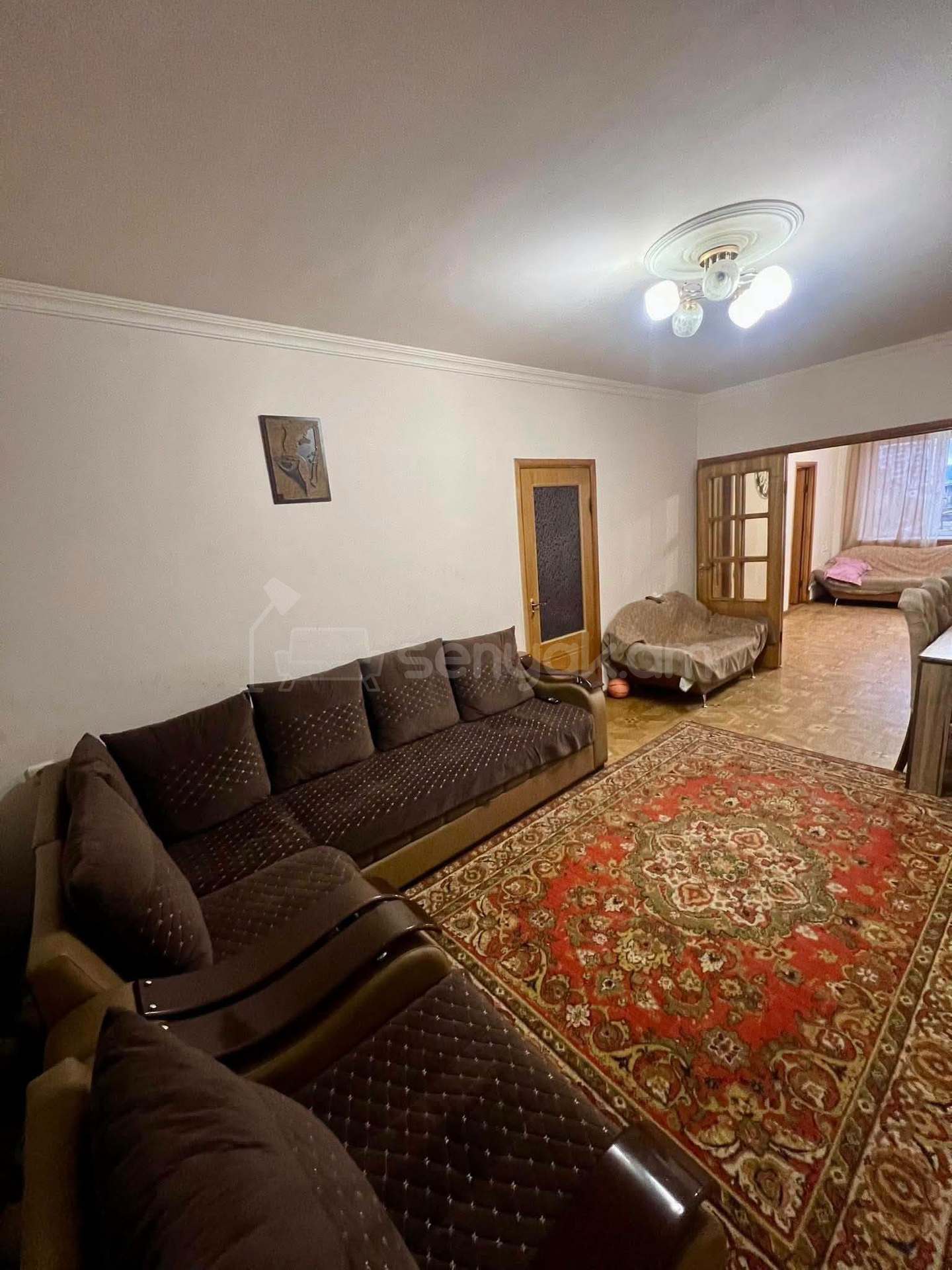 4 Սենյականոց Բնակարան Քարե Շենքում, 110քմ, 3/5 հարկ, Նորմալ Վիճակում