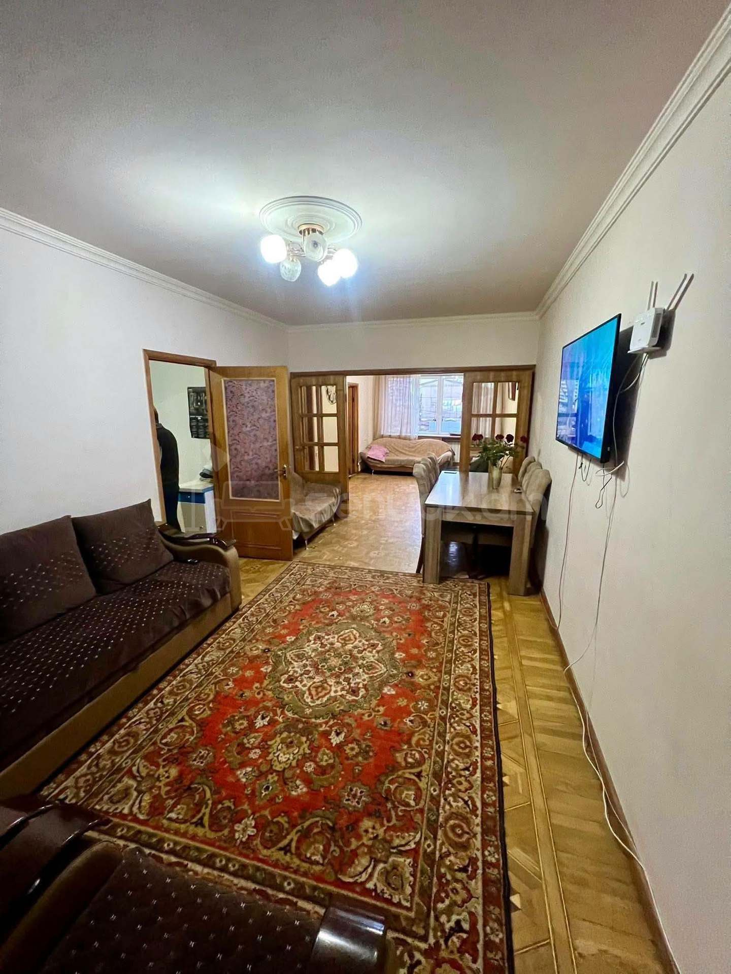 4 Սենյականոց Բնակարան Քարե Շենքում, 110քմ, 3/5 հարկ, Նորմալ Վիճակում