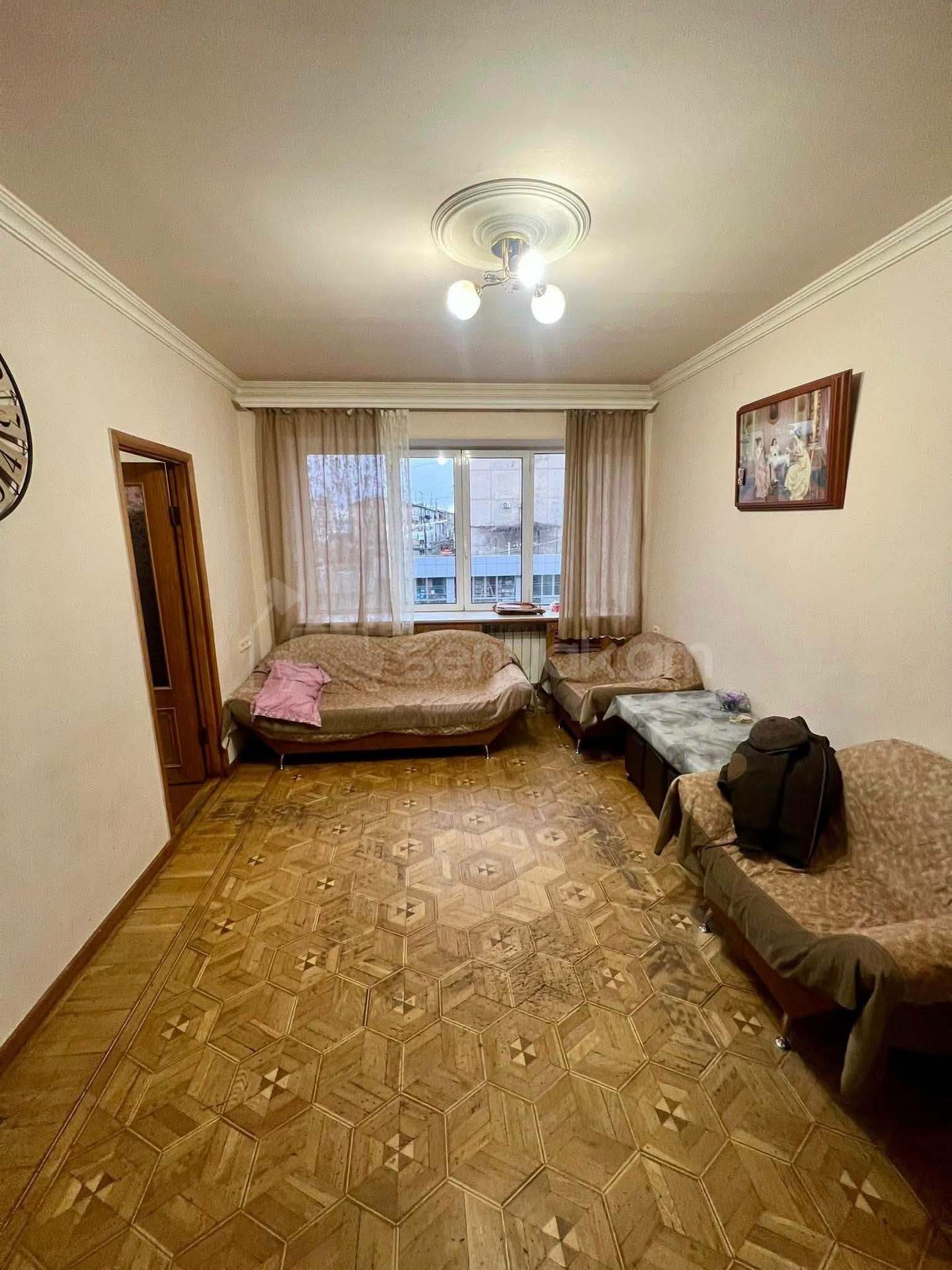 4 Սենյականոց Բնակարան Քարե Շենքում, 110քմ, 3/5 հարկ, Նորմալ Վիճակում