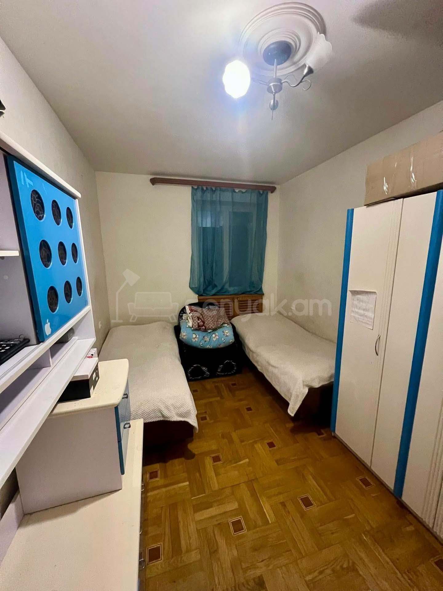 4 Սենյականոց Բնակարան Քարե Շենքում, 110քմ, 3/5 հարկ, Նորմալ Վիճակում
