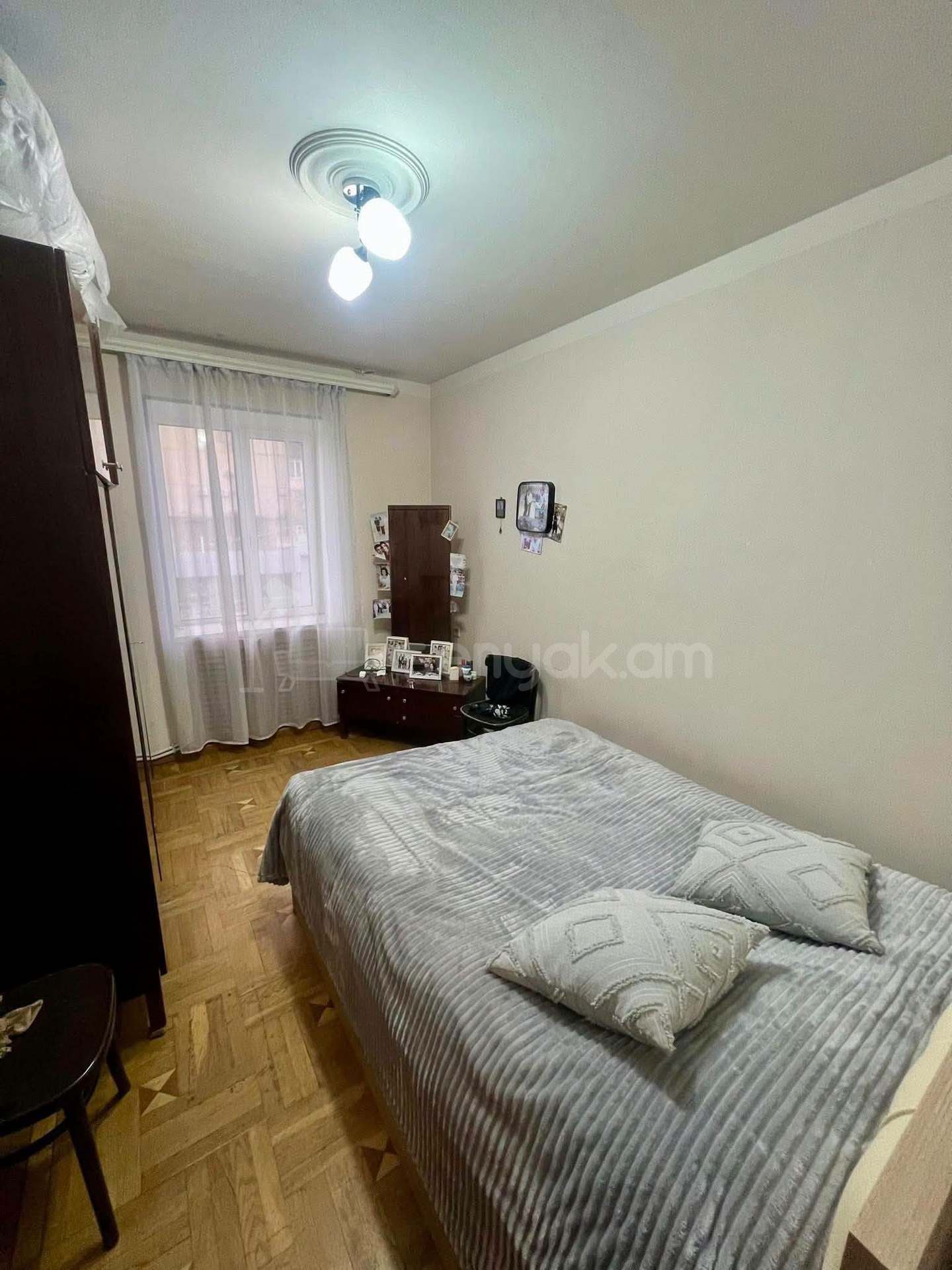 4 Սենյականոց Բնակարան Քարե Շենքում, 110քմ, 3/5 հարկ, Նորմալ Վիճակում