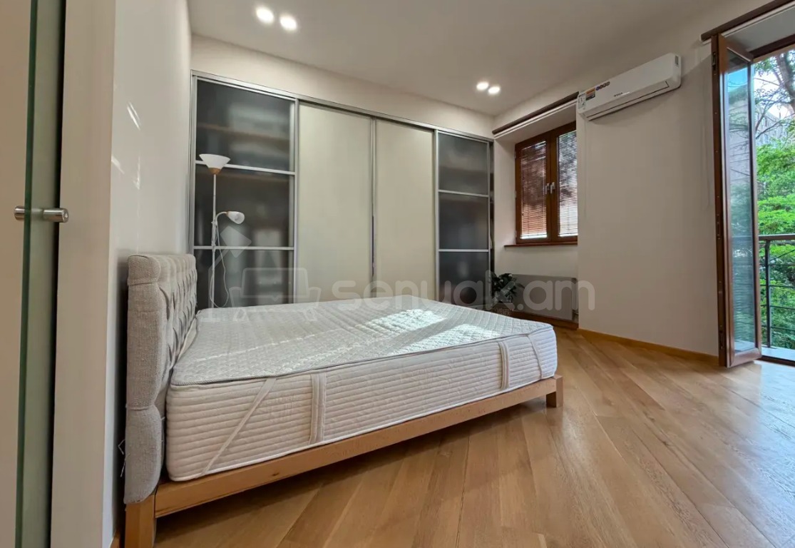 4 Սենյականոց Բնակարան Քարե Շենքում, 113քմ, 3/5 հարկ, Դիզայներական Վերանորոգված