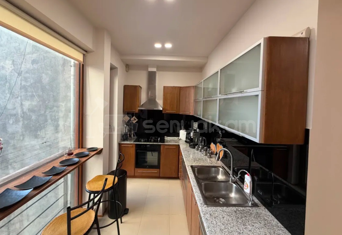 4 Սենյականոց Բնակարան Քարե Շենքում, 113քմ, 3/5 հարկ, Դիզայներական Վերանորոգված