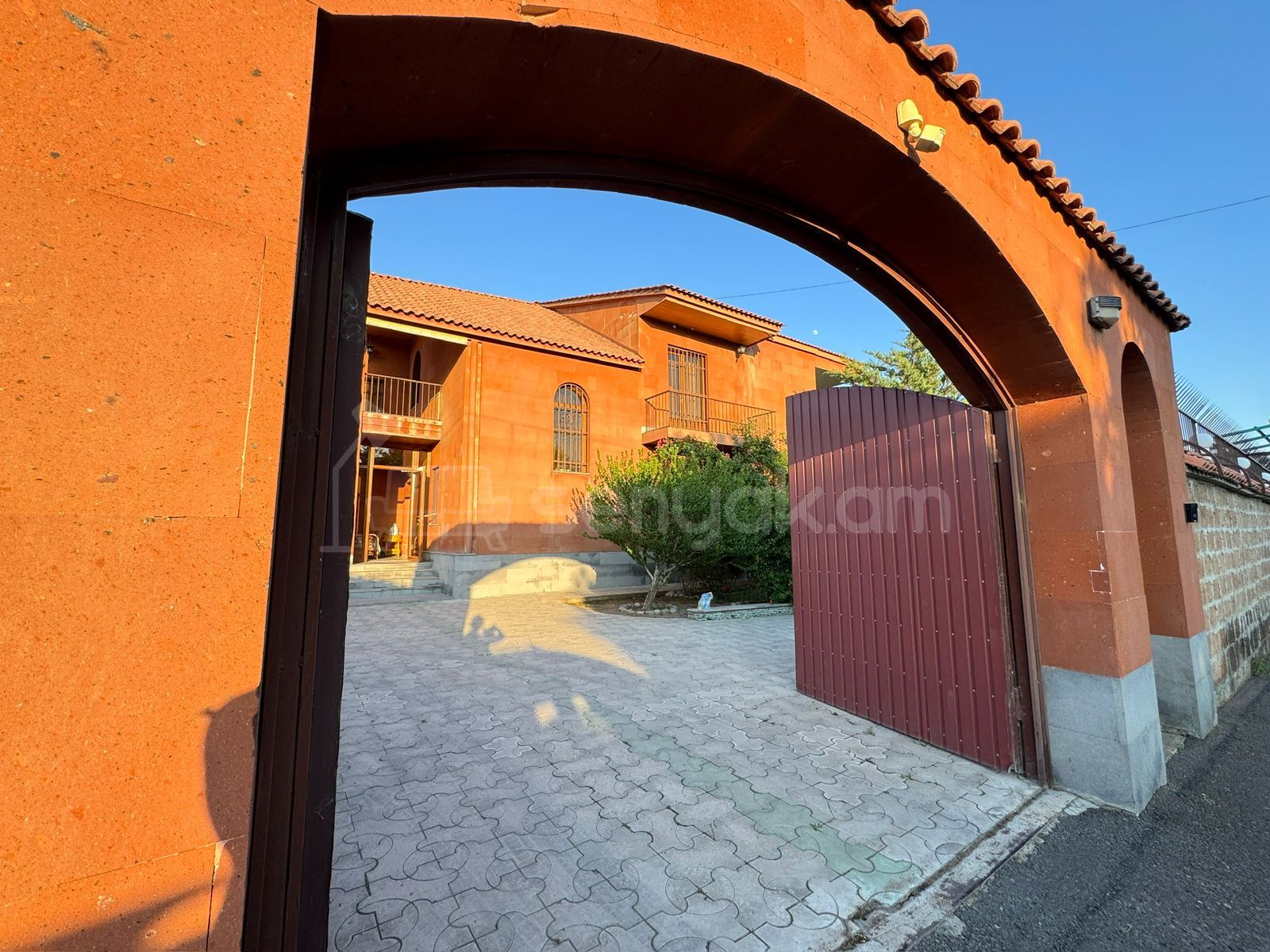 4 Սենյականոց Սեփական Տուն, 377քմ, Կապիտալ Վերանորոգված, Ավտոտնակով
