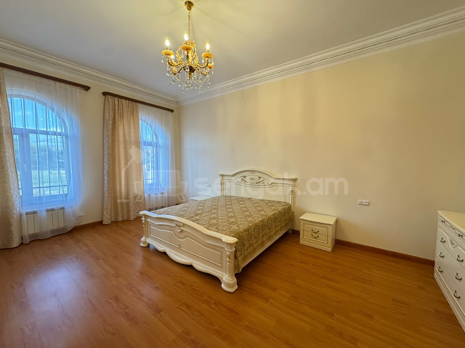 4 Սենյականոց Սեփական Տուն, 377քմ, Կապիտալ Վերանորոգված, Ավտոտնակով