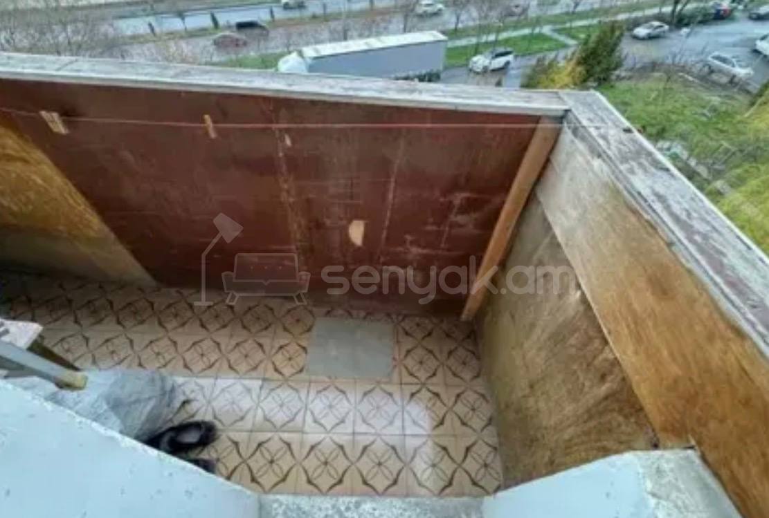 3 Սենյականոց Բնակարան, 81քմ, 5/9 հարկ, Պետական Վիճակում