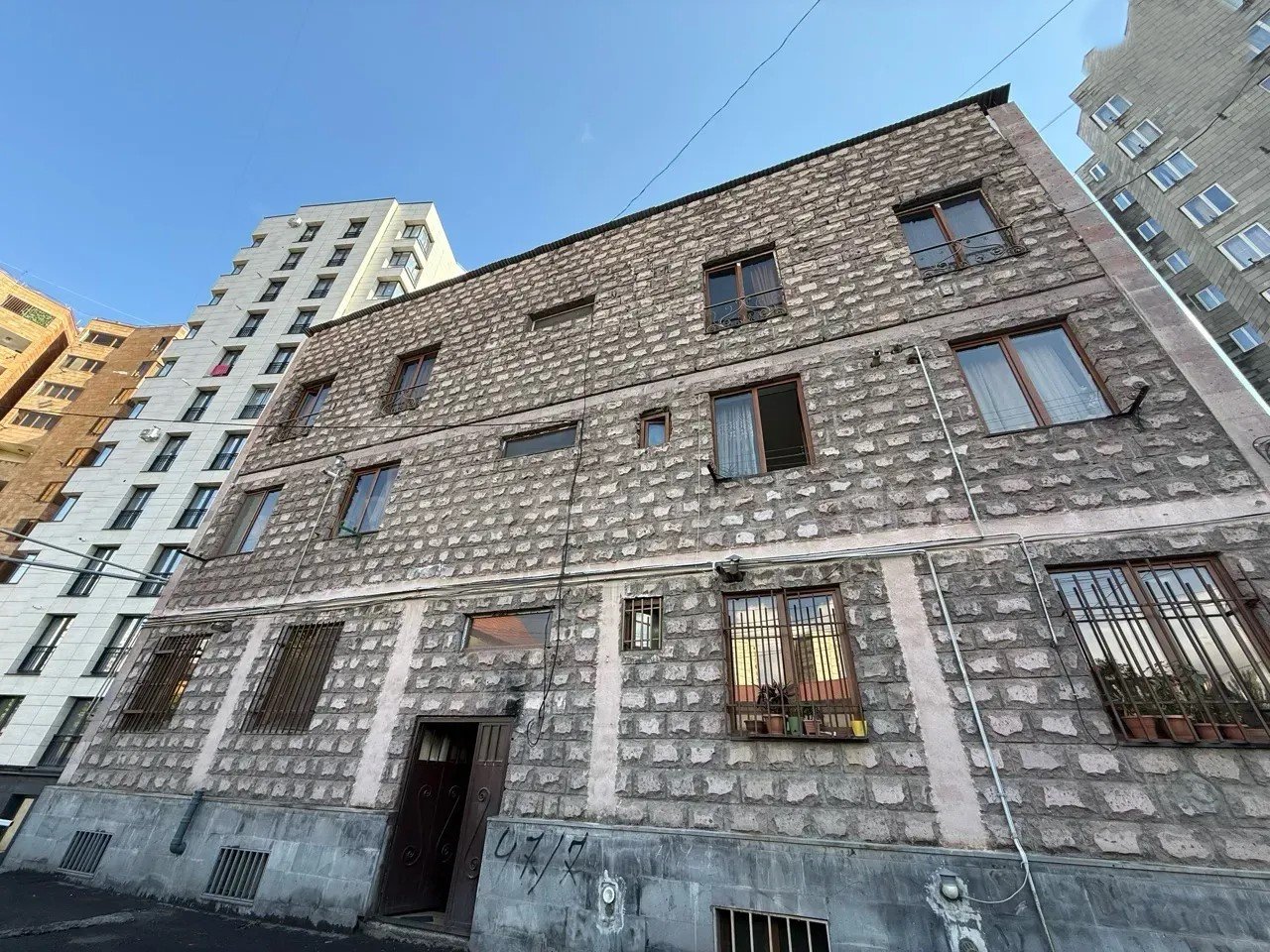 4 Սենյականոց Բնակարան Նորակառույցում, 77քմ, 2/3 հարկ, Կապիտալ Վերանորոգված