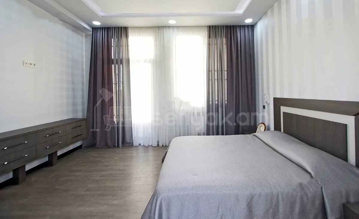 4 Սենյականոց Շքեղ Առանձնատուն, 280քմ, Լողավազանով