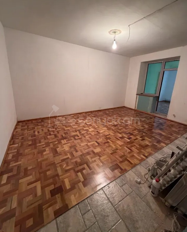 3 Սենյականոց Բնակարան Քարե Շենքում, 70քմ, 2/5 հարկ, Կապիտալ Վերանորոգված
