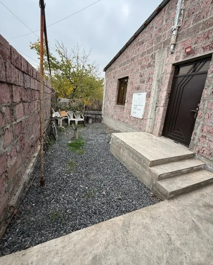 3 Սենյականոց Սեփական Տուն, 70քմ, Նորմալ Վիճակում, Կահավորված
