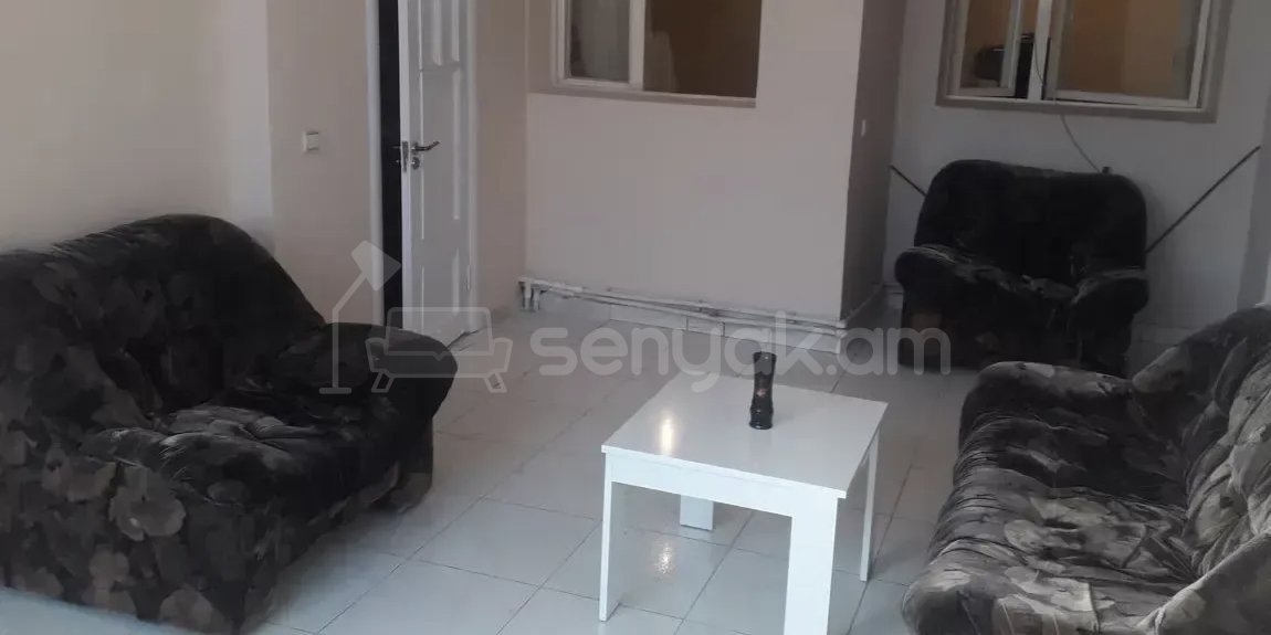 3 Սենյականոց Բնակարան Քարե Շենքում, 67քմ, 2/2 հարկ, Նորմալ Վիճակում, Կահավորված, Արևկող
