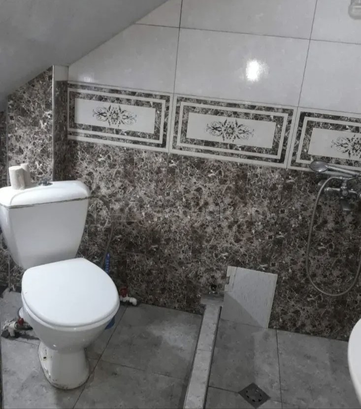 3 Սենյականոց Բնակարան Քարե Շենքում, 67քմ, 2/2 հարկ, Նորմալ Վիճակում, Կահավորված, Արևկող