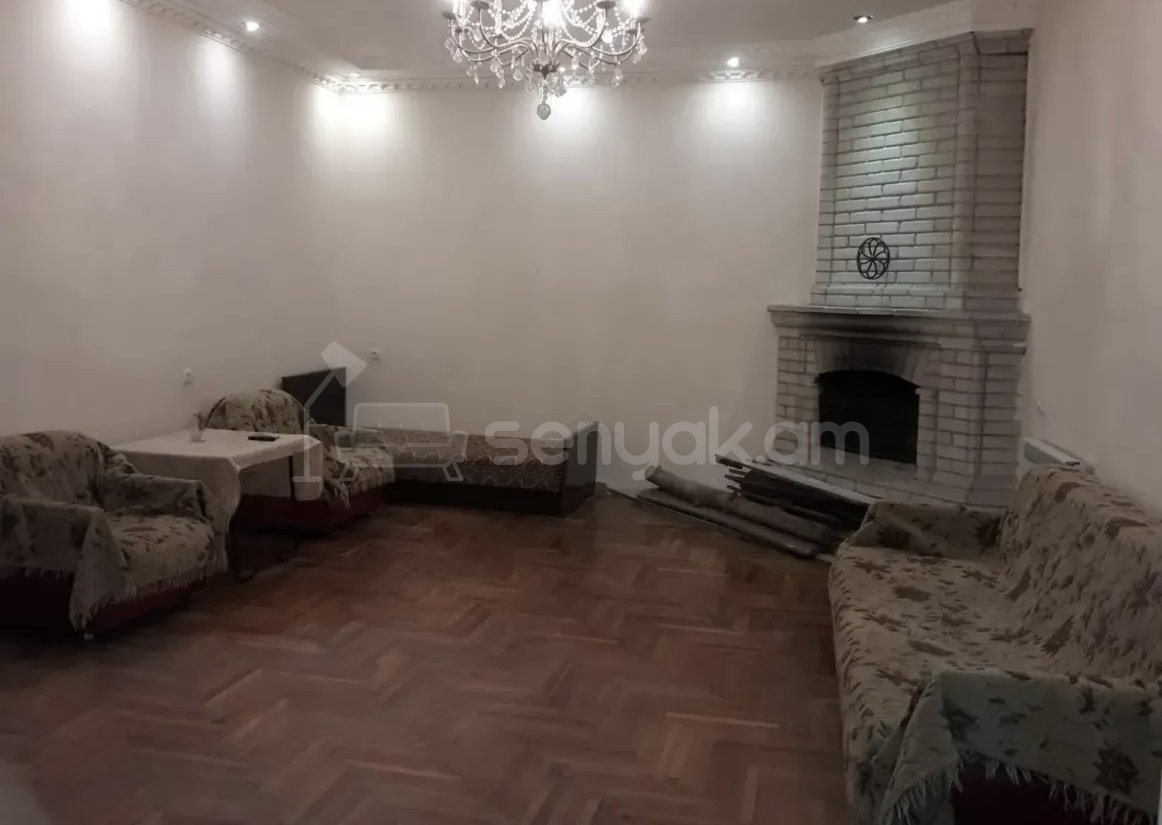3 Սենյականոց Բնակարան Քարե Շենքում, 67քմ, 2/2 հարկ, Նորմալ Վիճակում, Կահավորված, Արևկող