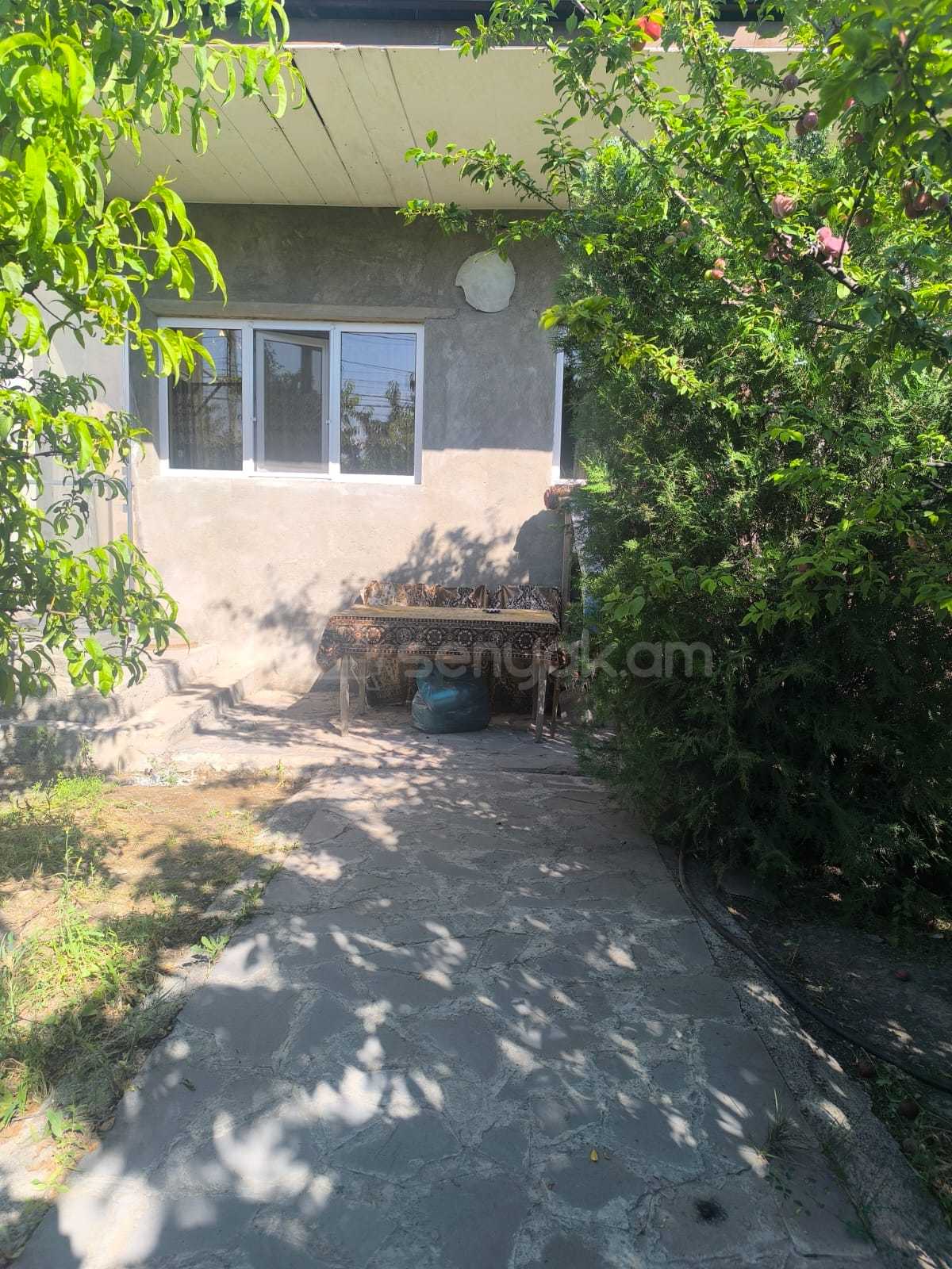 3 Սենյականոց Սեփական Տուն, 65քմ, Նորմալ Վիճակում, Կահավորված