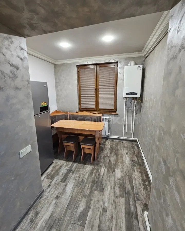 3 Սենյականոց Բնակարան Քարե Շենքում, 53քմ, 5/5 հարկ, Կապիտալ Վերանորոգված, Կահավորված