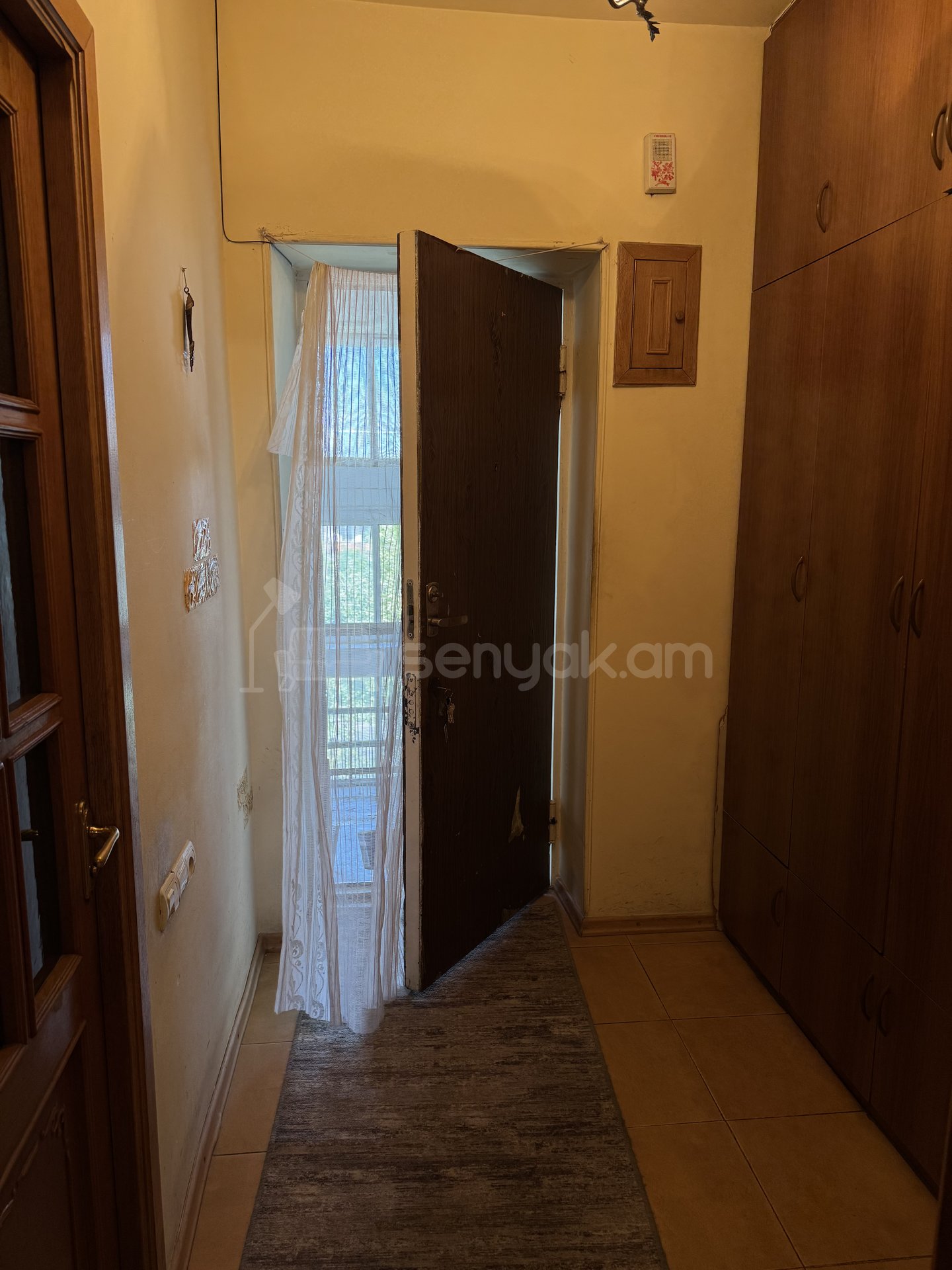 4 Սենյականոց Բնակարան Քարե Շենքում, 70քմ, 5/5 հարկ, Կոսմետիկ Վերանորոգված
