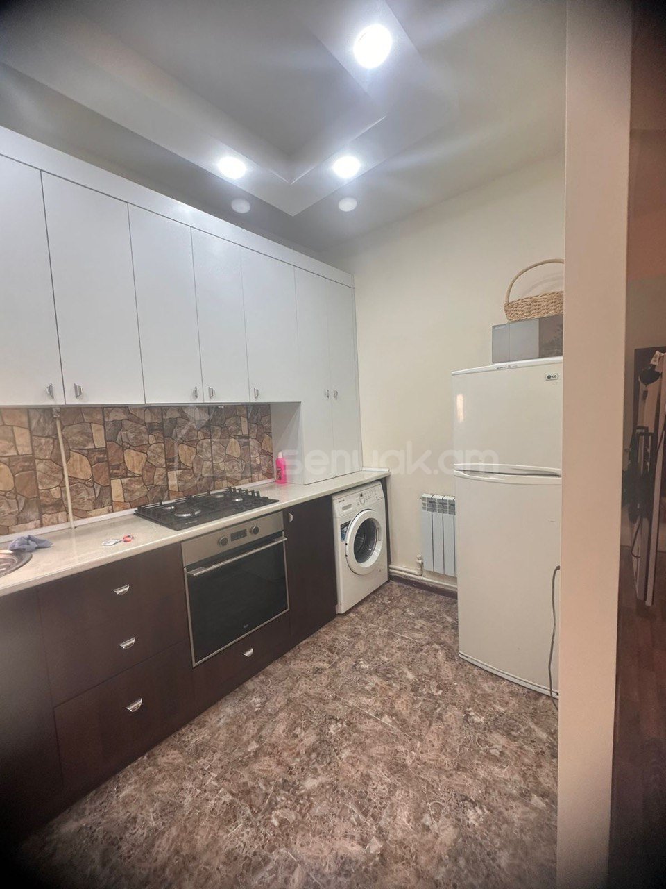 4 Սենյականոց Բնակարան, 89քմ, 2/3 հարկ, Դիզայներական Վերանորոգված, Կահավորված, Արևկող